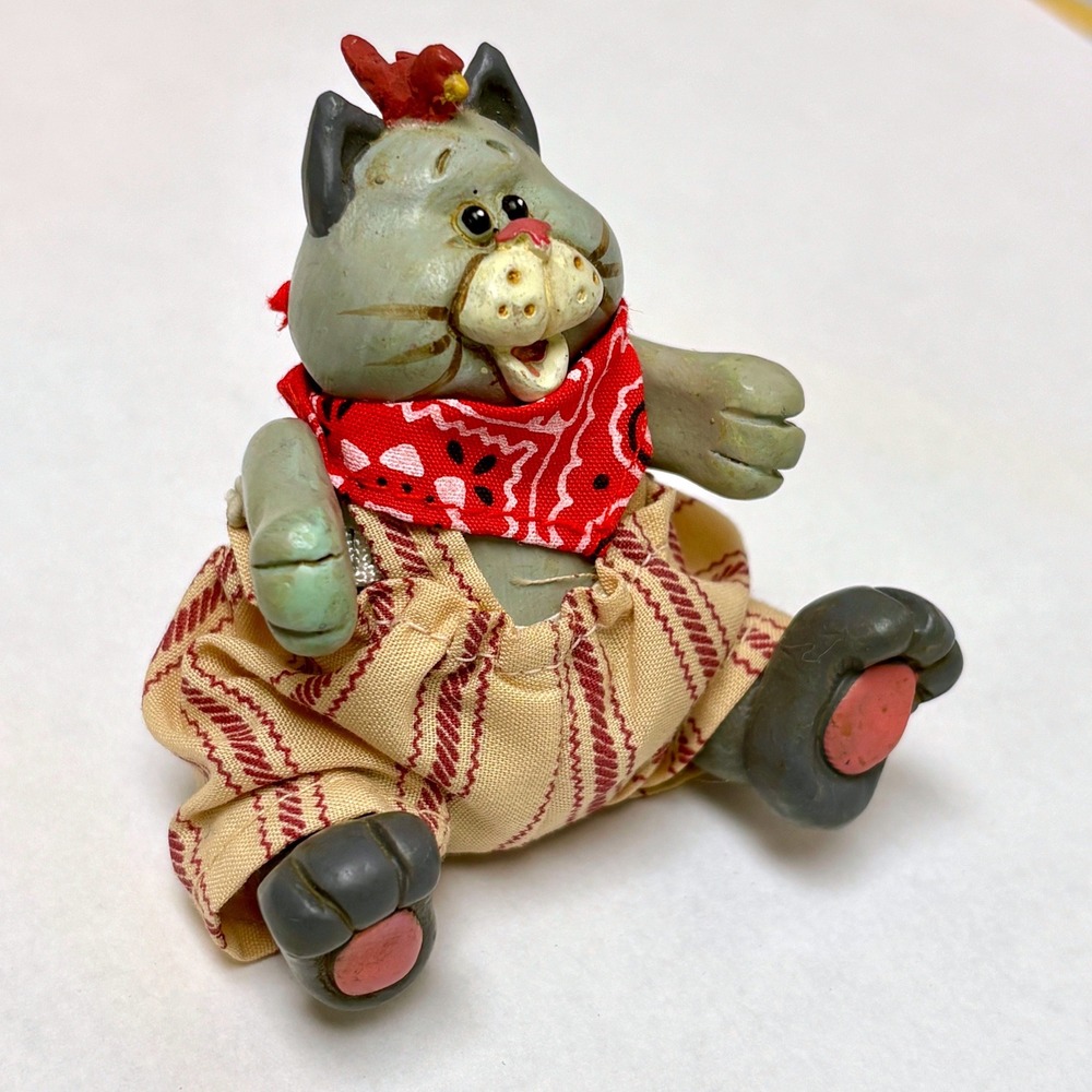 Russ Berrie & Co 90's The Country Folks shelf sitter cat figurine Folk Art Decor